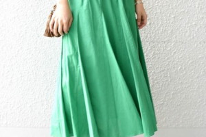 緑・グリーンのマキシ丈スカートのコーディネートに関する参考画像