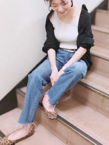 リネンシャツの30代女性向けコーディネートに関する参考画像