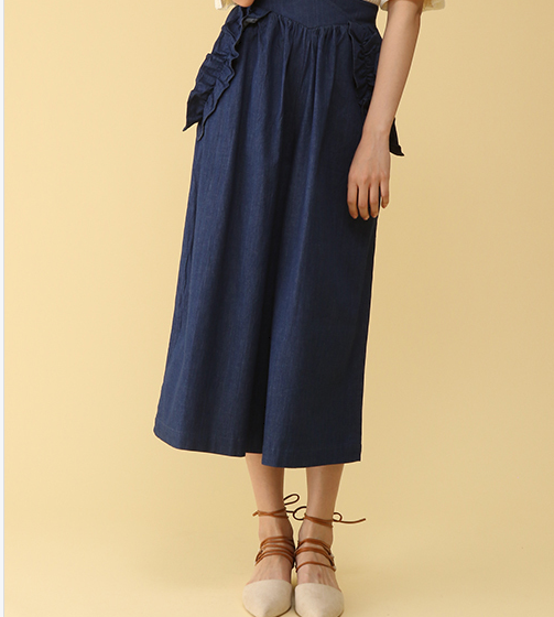 ガウチョパンツ 青 ブルー のおすすめコーデや組み合わせは 着こなし方を30代女性向けに紹介 ファッションコクシネル