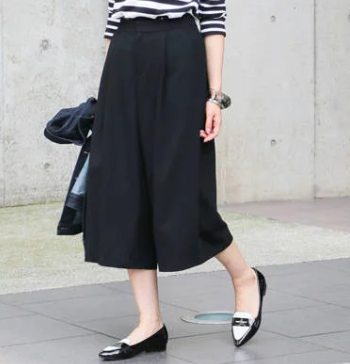 ガウチョパンツ 黒 ブラック のおすすめコーデや組み合わせは 着こなし方を30代女性向けに紹介 ファッションコクシネル