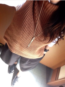 黒・ブラックのガウチョパンツの30代女性向けコーディネートに関する参考画像