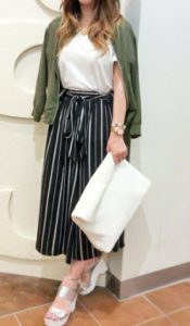 黒・ブラックのガウチョパンツの30代女性向けコーディネートに関する参考画像
