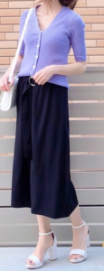 黒・ブラックのガウチョパンツの30代女性向けコーディネートに関する参考画像