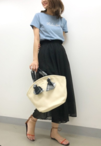 黒・ブラックのガウチョパンツの30代女性向けコーディネートに関する参考画像