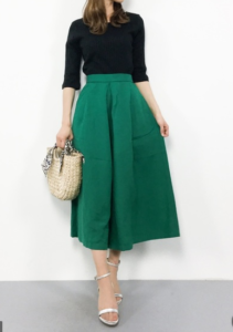 ガウチョパンツ 緑 グリーン のおすすめコーデや組み合わせは 着こなし方を30代女性向けに紹介 ファッションコクシネル