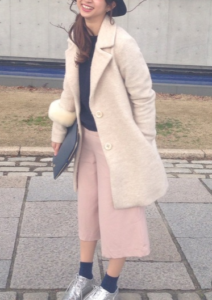 ピンクのガウチョパンツの30代女性向けコーディネートに関する参考画像