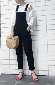 アンクルストラップサンダルの30代女性向けコーディネートに関する参考画像