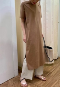 フラットサンダルの30代女性向けコーディネートに関する参考画像