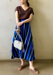 フラットサンダルの30代女性向けコーディネートに関する参考画像