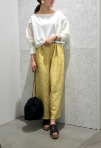 サボサンダルの30代女性向けコーディネートに関する参考画像