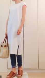 サボサンダルの30代女性向けコーディネートに関する参考画像