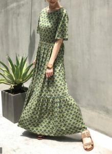 マキシ丈ワンピース 緑 グリーン のおすすめコーデや組み合わせは 着こなし方を30代女性向けに紹介