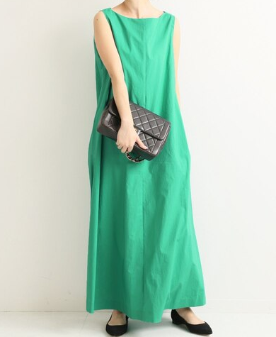 マキシ丈ワンピース 緑 グリーン のおすすめコーデや組み合わせは 着こなし方を30代女性向けに紹介