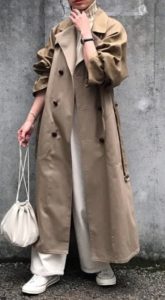ベージュのスプリングコートの30代女性向けコーディネートに関する参考画像