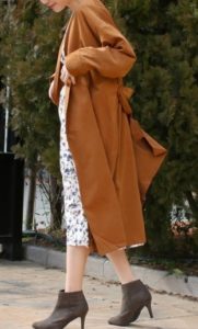 茶・ブラウンのスプリングコートの30代女性向けコーディネートに関する参考画像