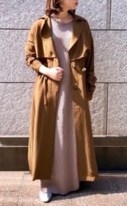 茶・ブラウンのスプリングコートの30代女性向けコーディネートに関する参考画像