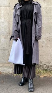 グレーの30代女性向けスプリングコートに関する参考画像
