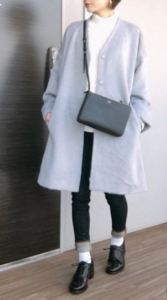 グレーの30代女性向けスプリングコートに関する参考画像