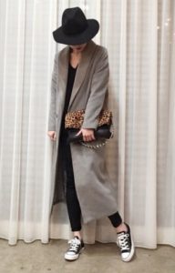 グレーの30代女性向けスプリングコートに関する参考画像