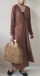 カシュクールワンピースの春コーデに関する参考画像
