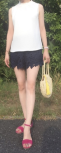 レディースショートパンツとぺたんこサンダルのコーデに関する参考画像