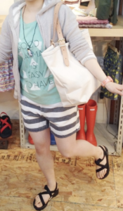 ボーダーのショートパンツのコーデに関する参考画像