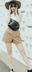 ショートパンツのベージュコーデに関する参考画像
