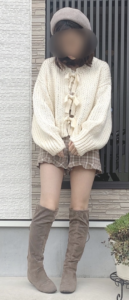 ショートパンツのベージュコーデに関する参考画像