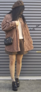 ブラウスとショートパンツのコーデに関する参考画像