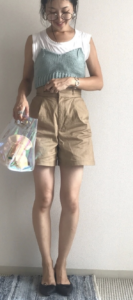 ショートパンツとバレエシューズのコーデに関する参考画像