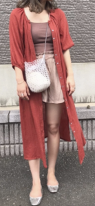 ショートパンツとバレエシューズのコーデに関する参考画像