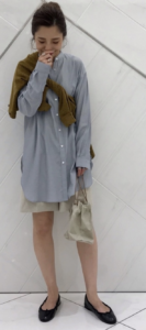 ショートパンツとバレエシューズのコーデに関する参考画像