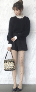 ショートパンツとバレエシューズのコーデに関する参考画像