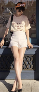 ショートパンツとバレエシューズのコーデに関する参考画像