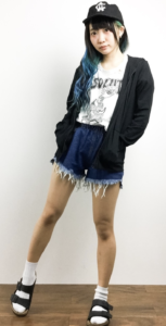ダメージショートパンツのコーデに関する参考画像