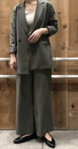 レディースジャケットの春コーデに関する参考画像