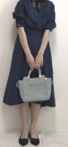 カシュクールワンピースの春コーデに関する参考画像