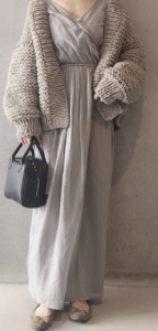 カシュクールワンピースの春コーデに関する参考画像