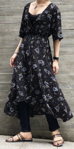 カシュクールワンピースの春コーデに関する参考画像