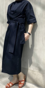 カシュクールワンピースの春コーデに関する参考画像