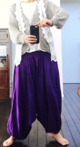 21年春 サルエルパンツの人気色別コーデ トレンドカラーも30代レディース向けに紹介