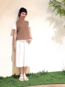 2020夏向けラバーサンダル茶・ブラウンコーデに関する参考画像