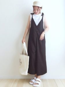 2020夏向けシャワーサンダル白・ホワイトコーデに関する参考画像