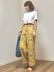 2020夏向けぺたんこサンダル黄色・イエローコーデに関する参考画像
