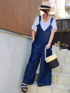 2020夏向けシャワーサンダルベージュコーデに関する参考画像