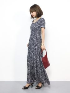 【2020年夏】レディーストートバッグの人気色別コーデの参考画像