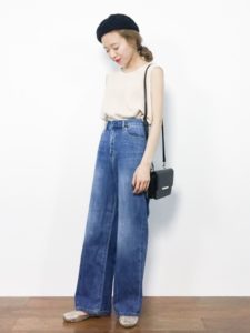 2020夏向けラバーサンダル黒・ブラックコーデに関する参考画像