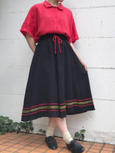 21年夏 リネンブラウスの人気色別コーデや組み合わせ トレンドや30代女性向けの合わせ方 ファッションコクシネル