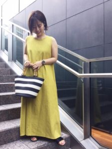 21年夏 麻ワンピースの人気色別コーデや組み合わせ トレンドや30代女性向けの合わせ方 ファッションコクシネル