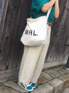 2020夏向けラバーサンダル緑・グリーンコーデに関する参考画像